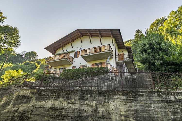 Algua Pagliaro, in villetta bifamiliare, ottimo trilocale con giardino e ampio terrazzo Algua
