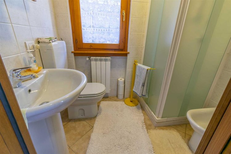 Sant'Omobono Terme in meravigliosa località baciata dal sole della frazione di Valsecca trilocale Sant'Omobono Terme