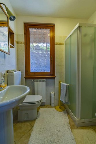 Sant'Omobono Terme in meravigliosa località baciata dal sole della frazione di Valsecca trilocale Sant'Omobono Terme