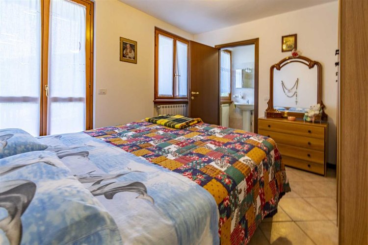 Sant'Omobono Terme in meravigliosa località baciata dal sole della frazione di Valsecca trilocale Sant'Omobono Terme