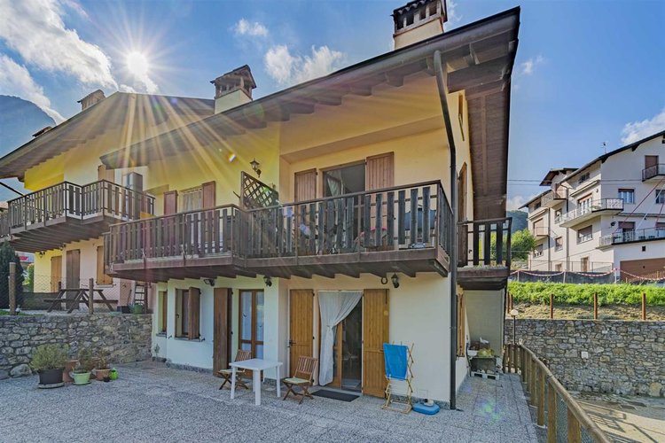 Sant'Omobono Terme in meravigliosa località baciata dal sole della frazione di Valsecca trilocale