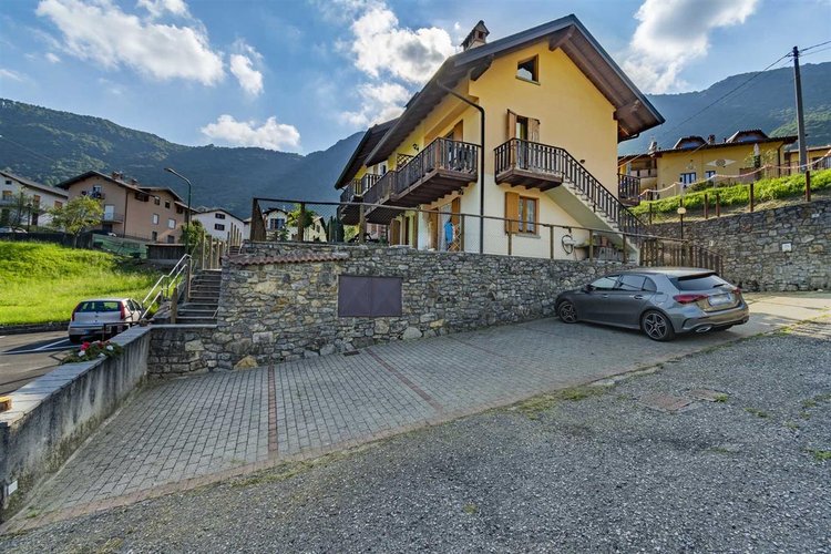 Sant'Omobono Terme in meravigliosa località baciata dal sole della frazione di Valsecca trilocale Sant'Omobono Terme