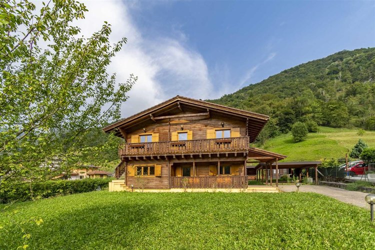 Zogno Poscante, favolosa villa singola stile chalet con terreno Zogno