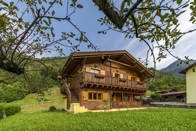 Zogno Poscante, favolosa villa singola stile chalet con terreno Zogno