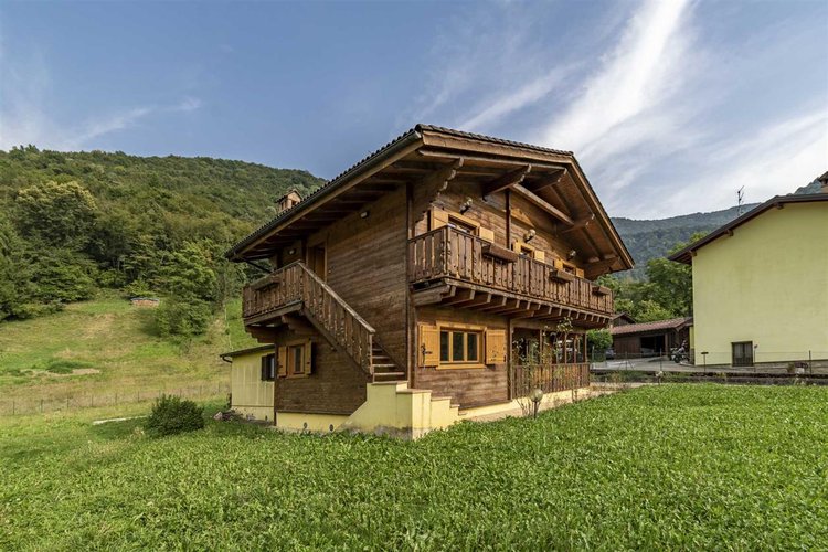 Zogno Poscante, favolosa villa singola stile chalet con terreno Zogno
