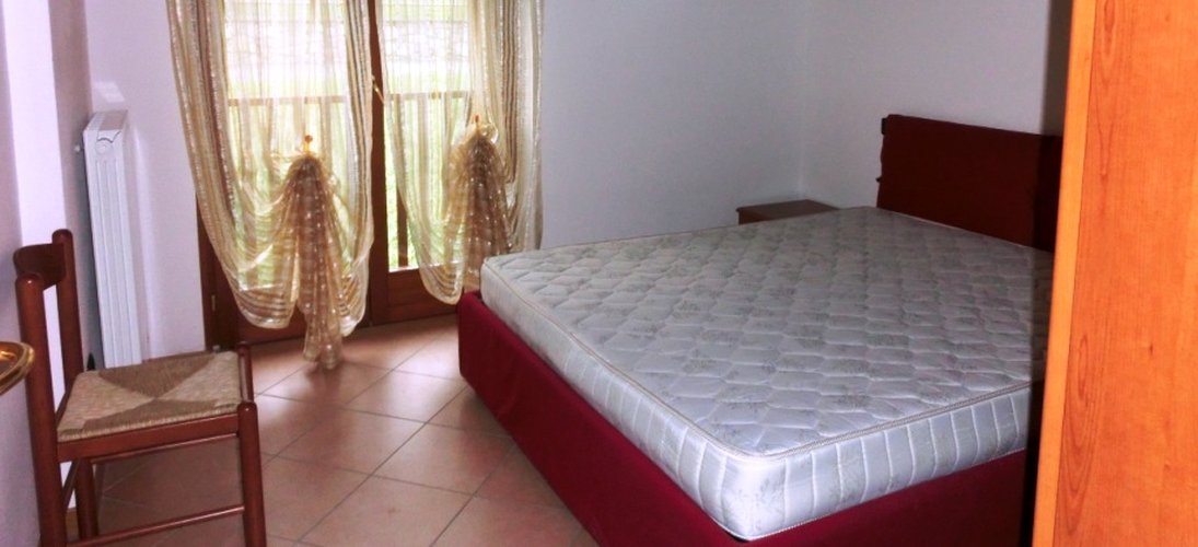 Serina in tipico chalet montano, ottimo trilocale con giardino Serina