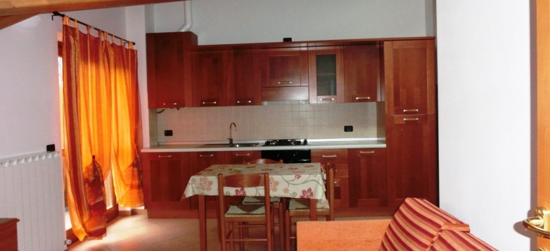 Serina in tipico chalet montano, ottimo trilocale con giardino Serina