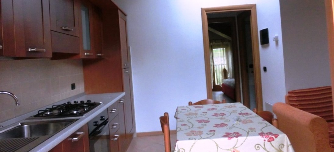 Serina in tipico chalet montano, ottimo trilocale con giardino Serina