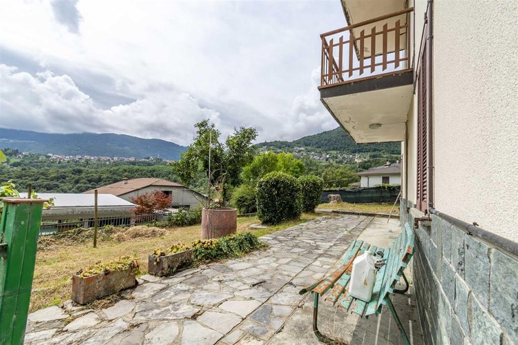 Locatello Imagna vendesi villa singola con giardino Locatello