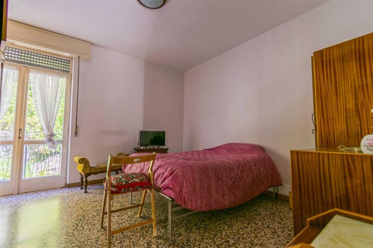 Bracca in casa d'epoca edificata negli anni '60 in buono stato di manutenzione posto al primo pia Algua