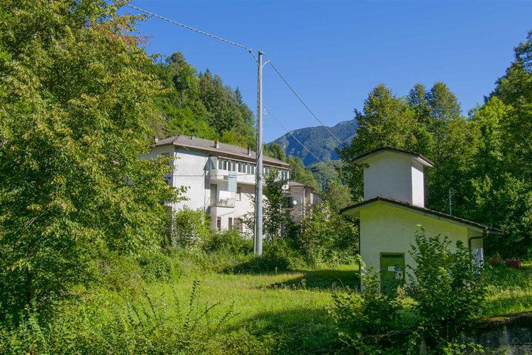 Bracca in casa d'epoca edificata negli anni '60 in buono stato di manutenzione posto al primo pia Algua