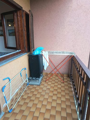 Oltre il Colle, panoramico bilocale balconato con camino e box auto Oltre il Colle