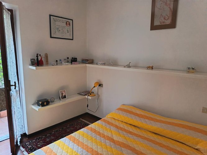 Oltre il Colle, panoramico bilocale balconato con camino e box auto Oltre il Colle