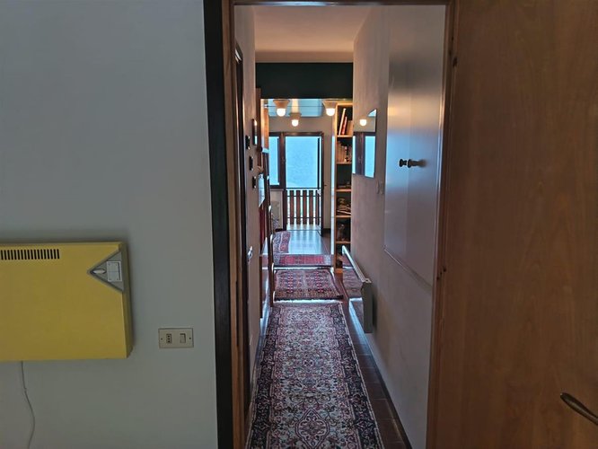 Oltre il Colle, panoramico bilocale balconato con camino e box auto Oltre il Colle