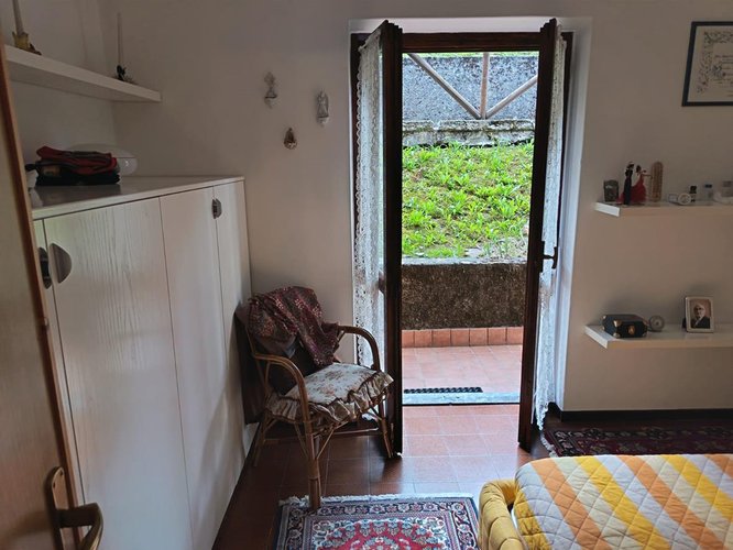 Oltre il Colle, panoramico bilocale balconato con camino e box auto Oltre il Colle