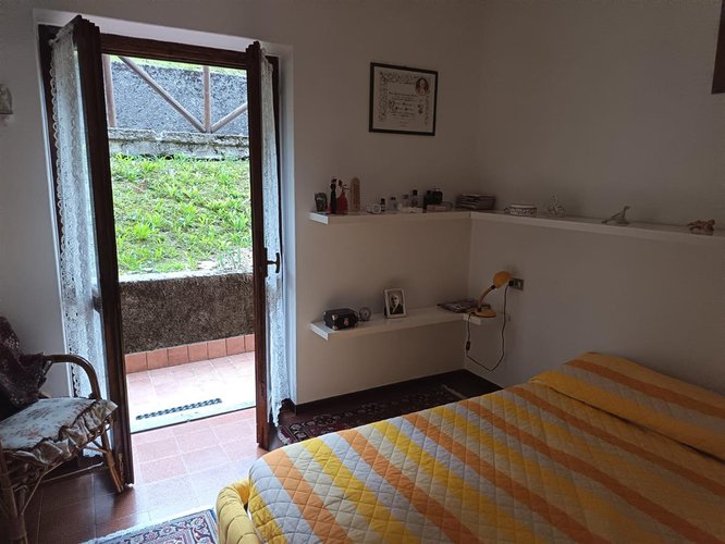 Oltre il Colle, panoramico bilocale balconato con camino e box auto Oltre il Colle