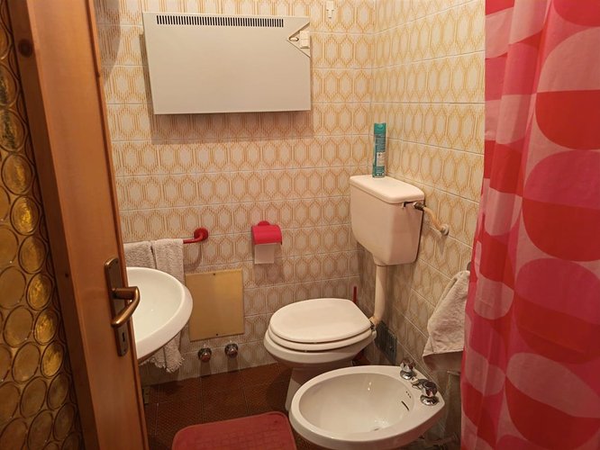 Oltre il Colle, panoramico bilocale balconato con camino e box auto Oltre il Colle