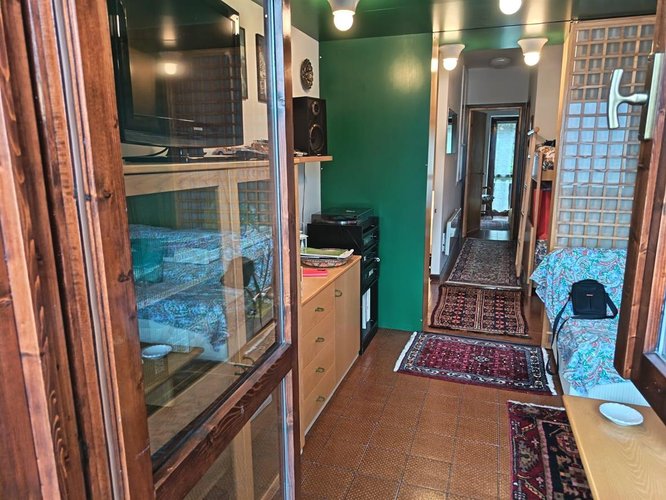 Oltre il Colle, panoramico bilocale balconato con camino e box auto Oltre il Colle