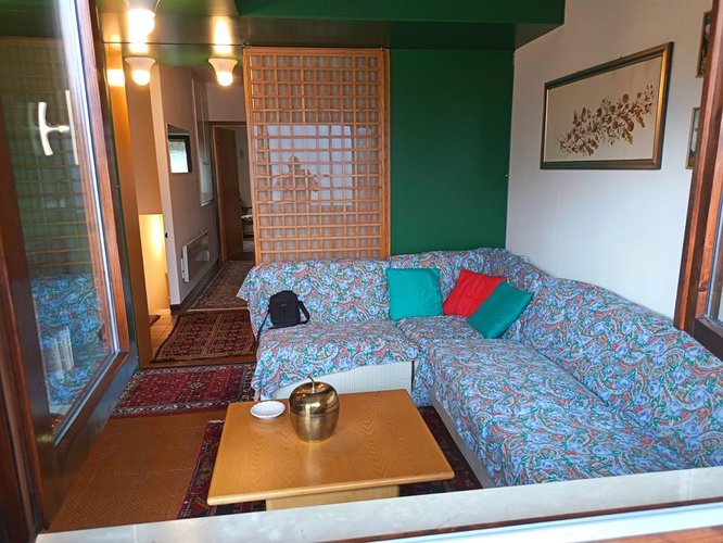 Oltre il Colle, panoramico bilocale balconato con camino e box auto Oltre il Colle