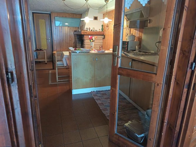 Oltre il Colle, panoramico bilocale balconato con camino e box auto Oltre il Colle