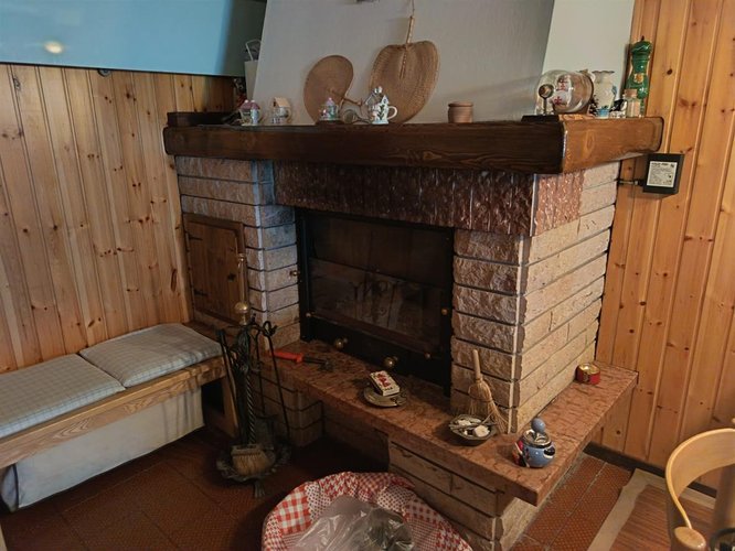 Oltre il Colle, panoramico bilocale balconato con camino e box auto Oltre il Colle