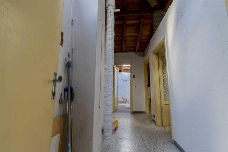 Serina, in casa d'epoca due appartamenti da riattare Serina