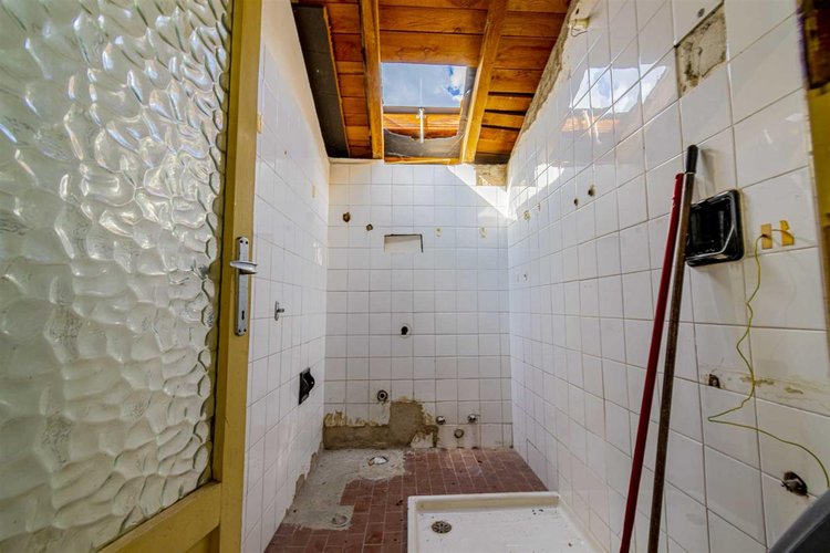 Serina, in casa d'epoca due appartamenti da riattare Serina