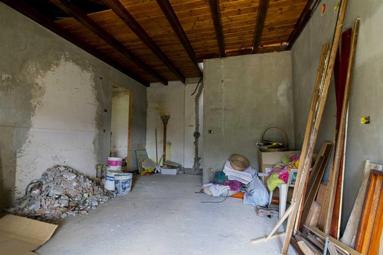 Serina, in casa d'epoca due appartamenti da riattare Serina