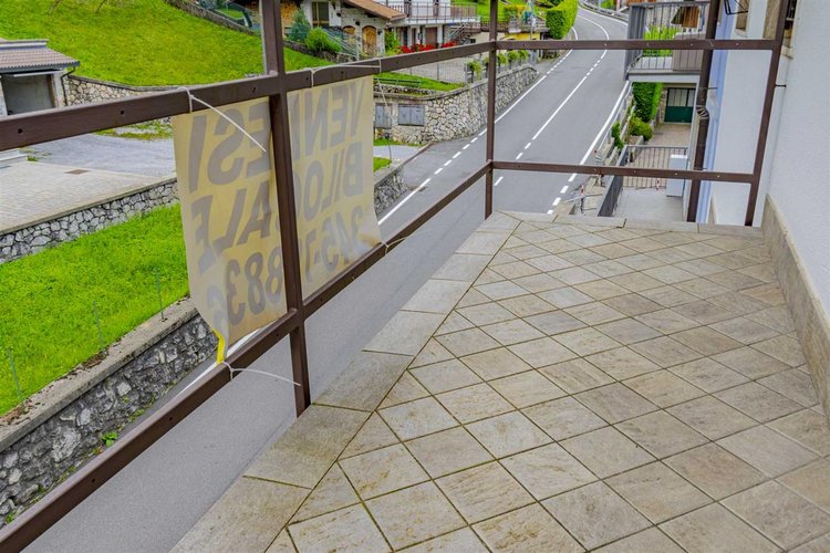 Serina, in casa d'epoca due appartamenti da riattare Serina