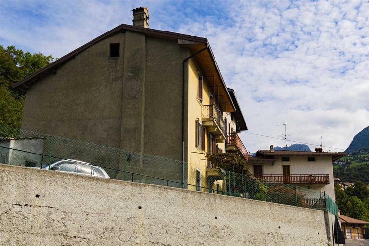 Costa Serina, imperdibile porzione di casa con godibilissimo giardino Costa Serina