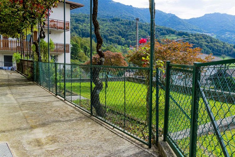Costa Serina, imperdibile porzione di casa con godibilissimo giardino Costa Serina