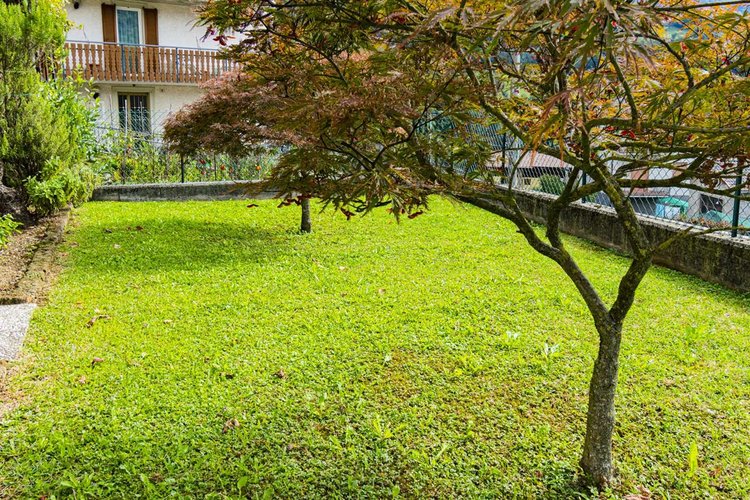 Costa Serina, imperdibile porzione di casa con godibilissimo giardino Costa Serina