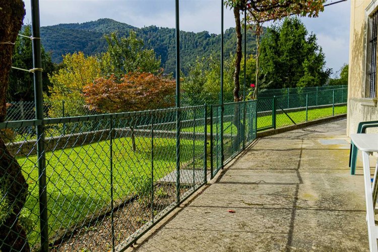 Costa Serina, imperdibile porzione di casa con godibilissimo giardino Costa Serina