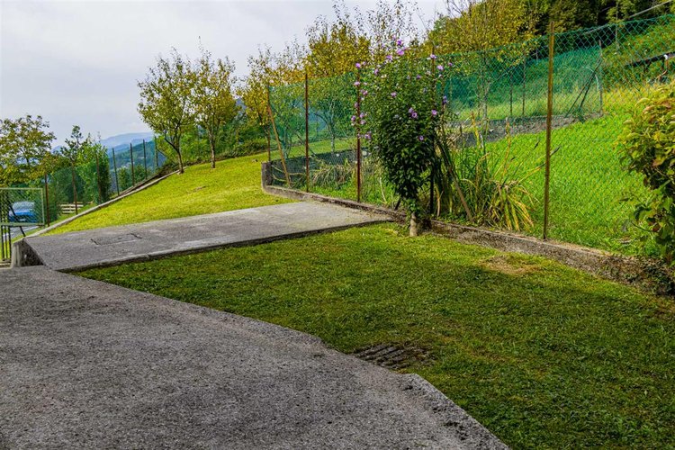 Costa Serina, imperdibile porzione di casa con godibilissimo giardino Costa Serina