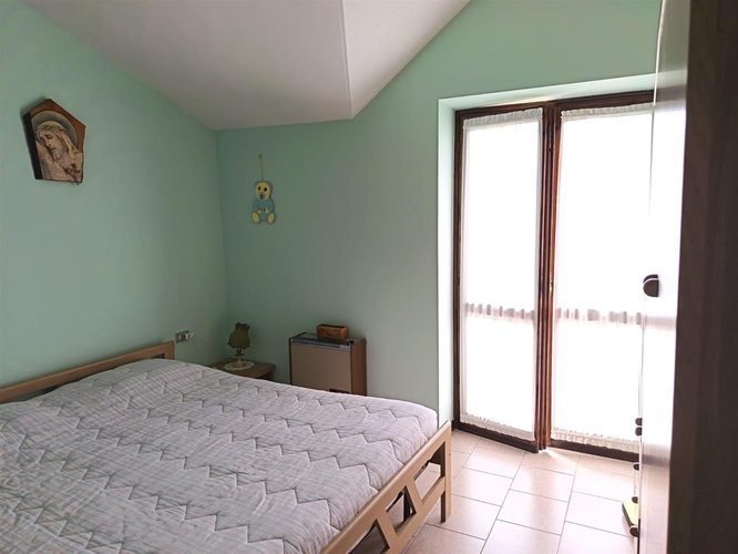 Serina Bagnella, grazioso bilocale con cantina e box auto Serina