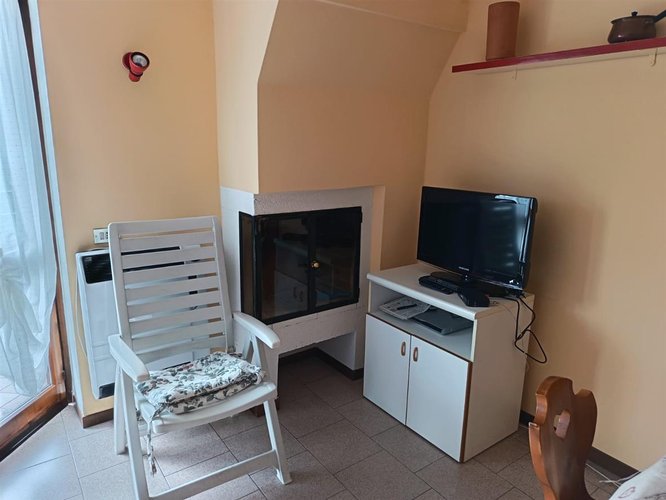 Serina Bagnella, grazioso bilocale con cantina e box auto Serina