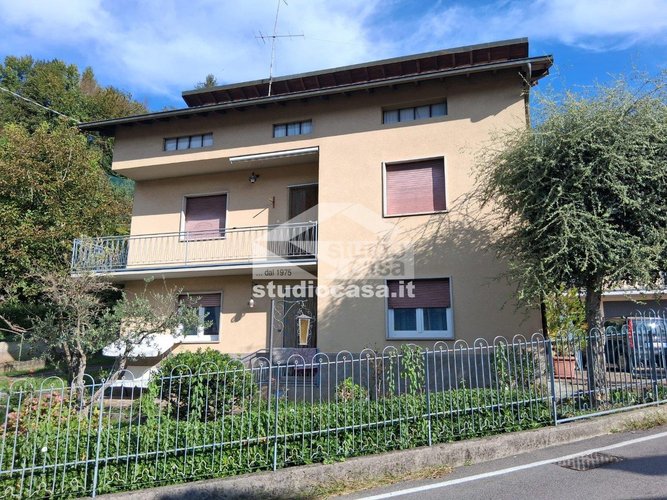 IN CASETTA BIFAMILIARE!