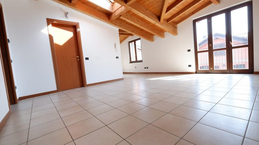 VILLA A SCHIERA 3 LOCALI Guanzate