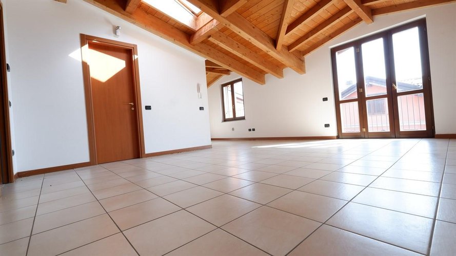 VILLA A SCHIERA 3 LOCALI Guanzate