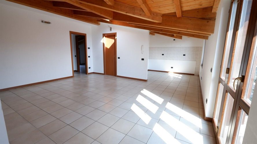 VILLA A SCHIERA 3 LOCALI Guanzate