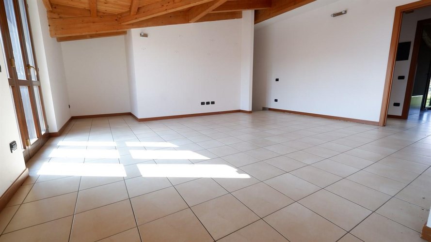 VILLA A SCHIERA 3 LOCALI Guanzate