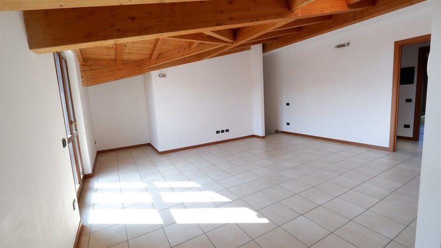 VILLA A SCHIERA 3 LOCALI Guanzate