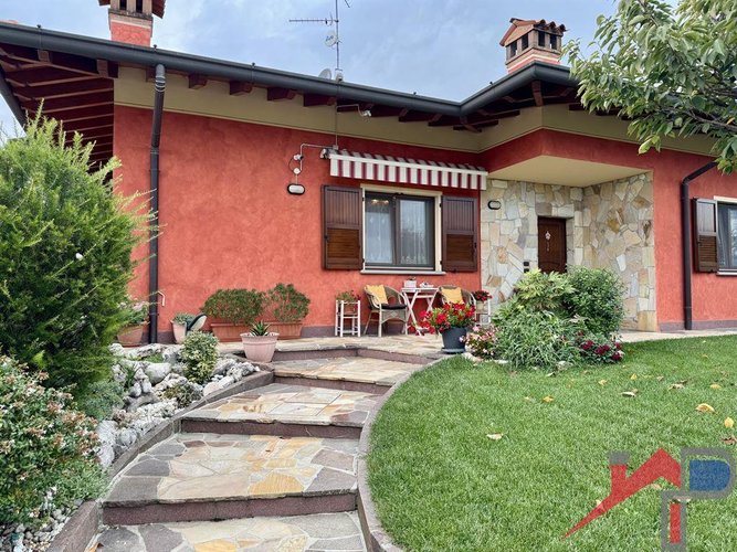 Porzione di Villa bifamiliare Mornico al Serio