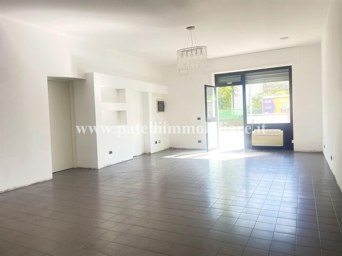 AFFITTASI NEGOZIO A LONGUELO