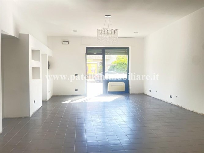 AFFITTASI NEGOZIO A LONGUELO Bergamo