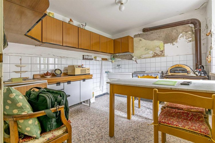 Locatello, soleggiata porzione di casa su tre piani Locatello