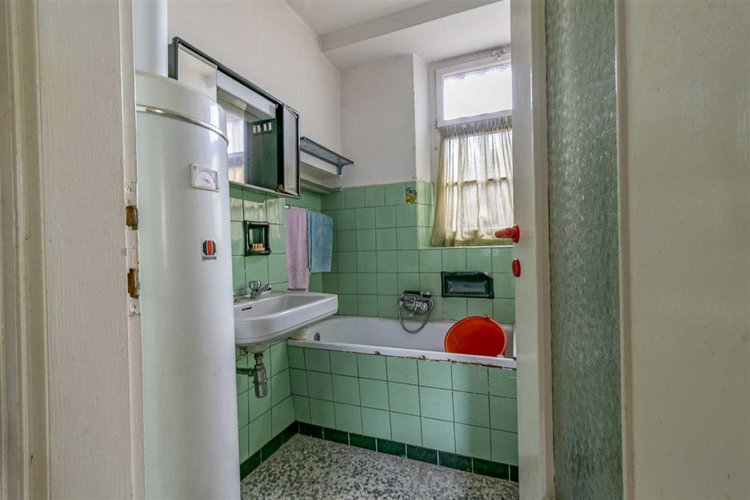 Locatello, soleggiata porzione di casa su tre piani Locatello