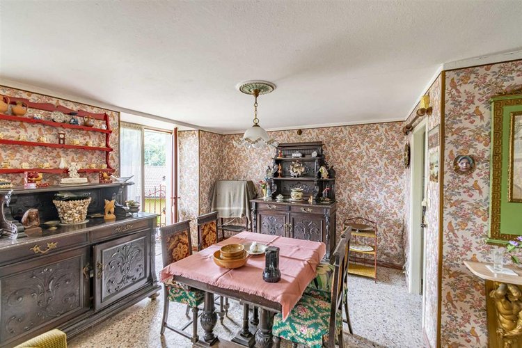 Locatello, soleggiata porzione di casa su tre piani Locatello