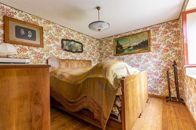 Locatello, soleggiata porzione di casa su tre piani Locatello