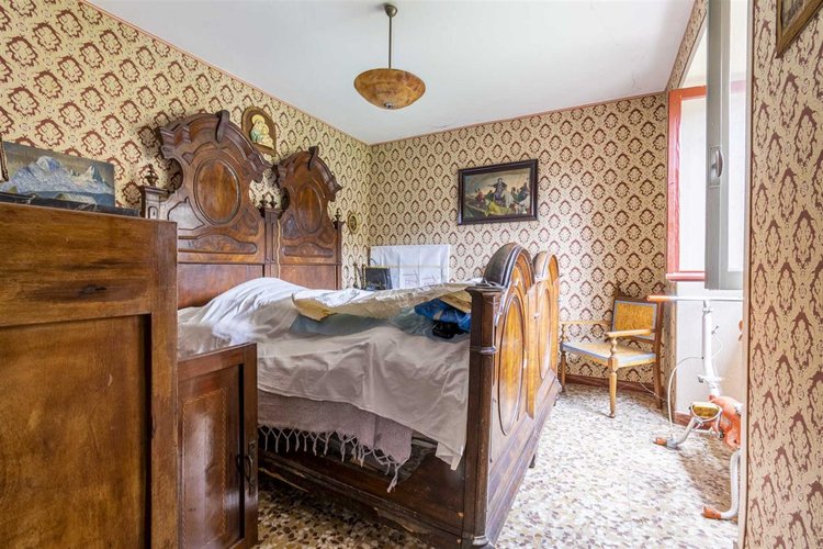 Locatello, soleggiata porzione di casa su tre piani Locatello